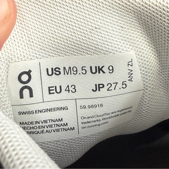 On Running Shoes Mens Size 9.5 Cloud 5 Navy Blue White Low Top Athletic Sneakers - Picture 9 of 10